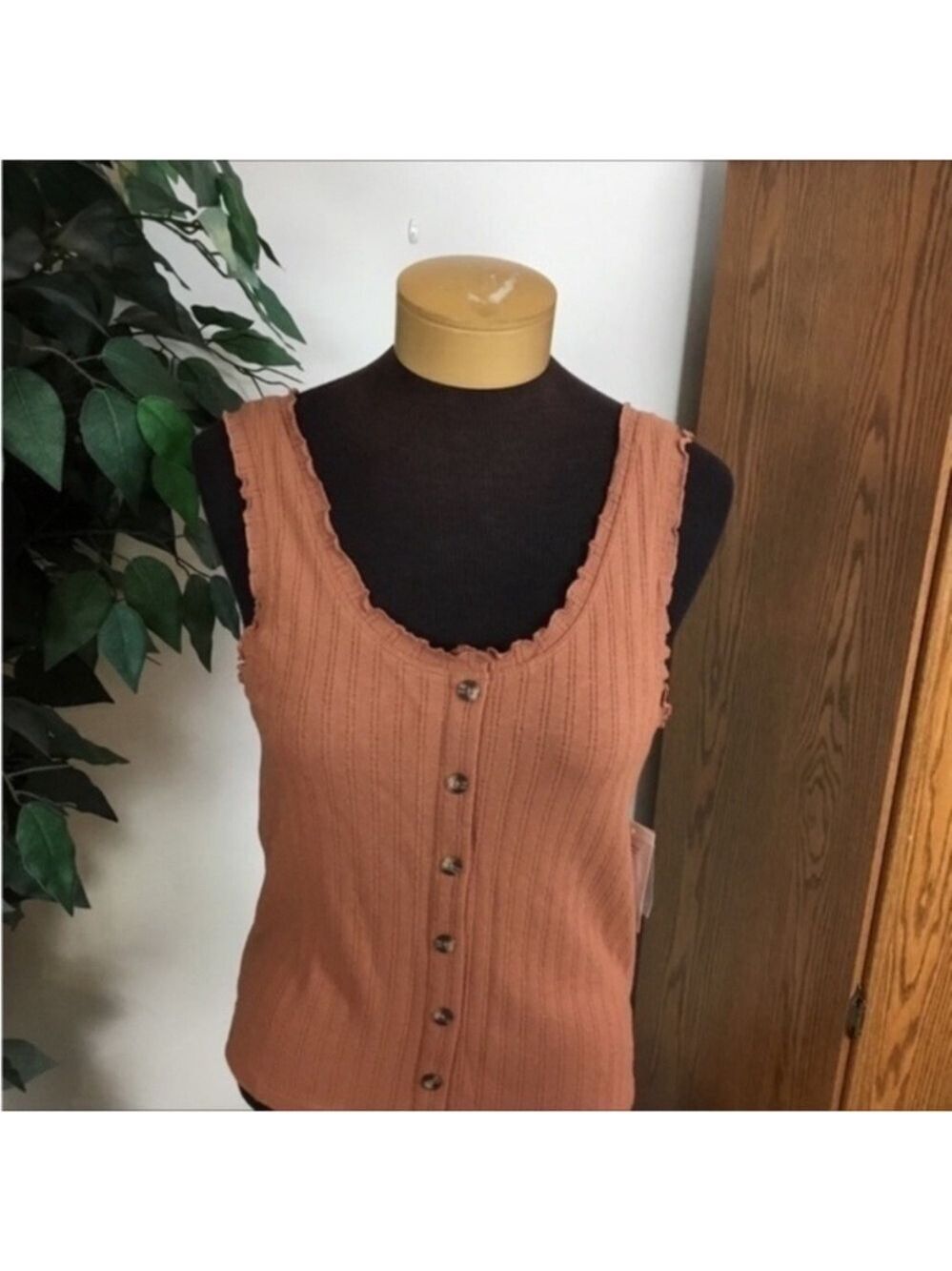 SO button down sleeveless tank Woman’s Junior’s size XL cinnamon scoop neck - Picture 9 of 11